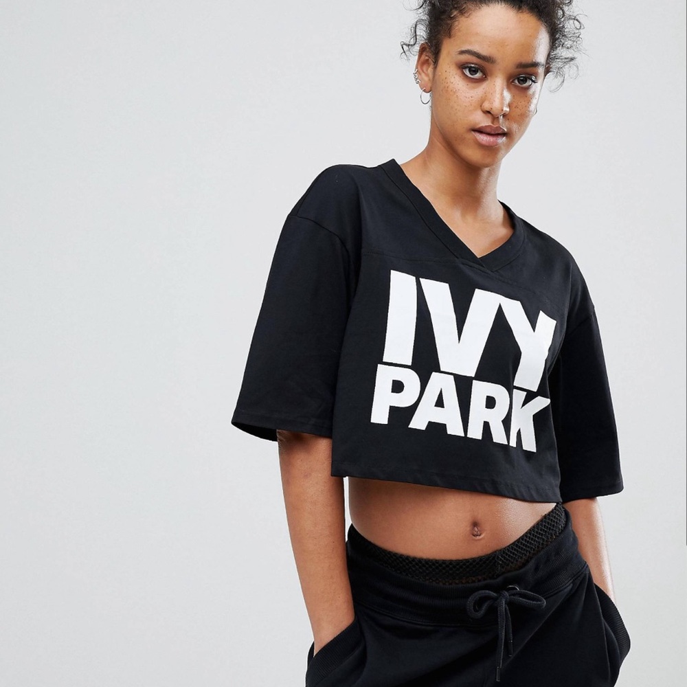 IVY PARK Black Logo Crop Tee
